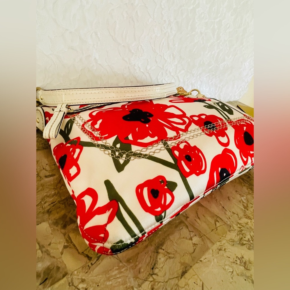 Coach 22440 poppy flowered red Stylish white and Green Women's Bag - Picture 7 of 11